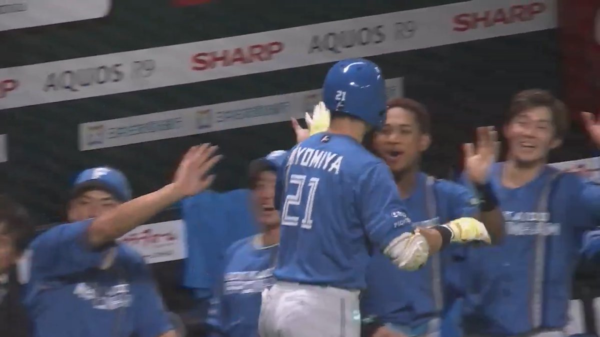 試合は振り出しに‼️ 北海道日本ハム #清宮幸太郎 選手の第5号同点3ランホームラン🌈 #lovefighters 👇ライブ配信はこちら