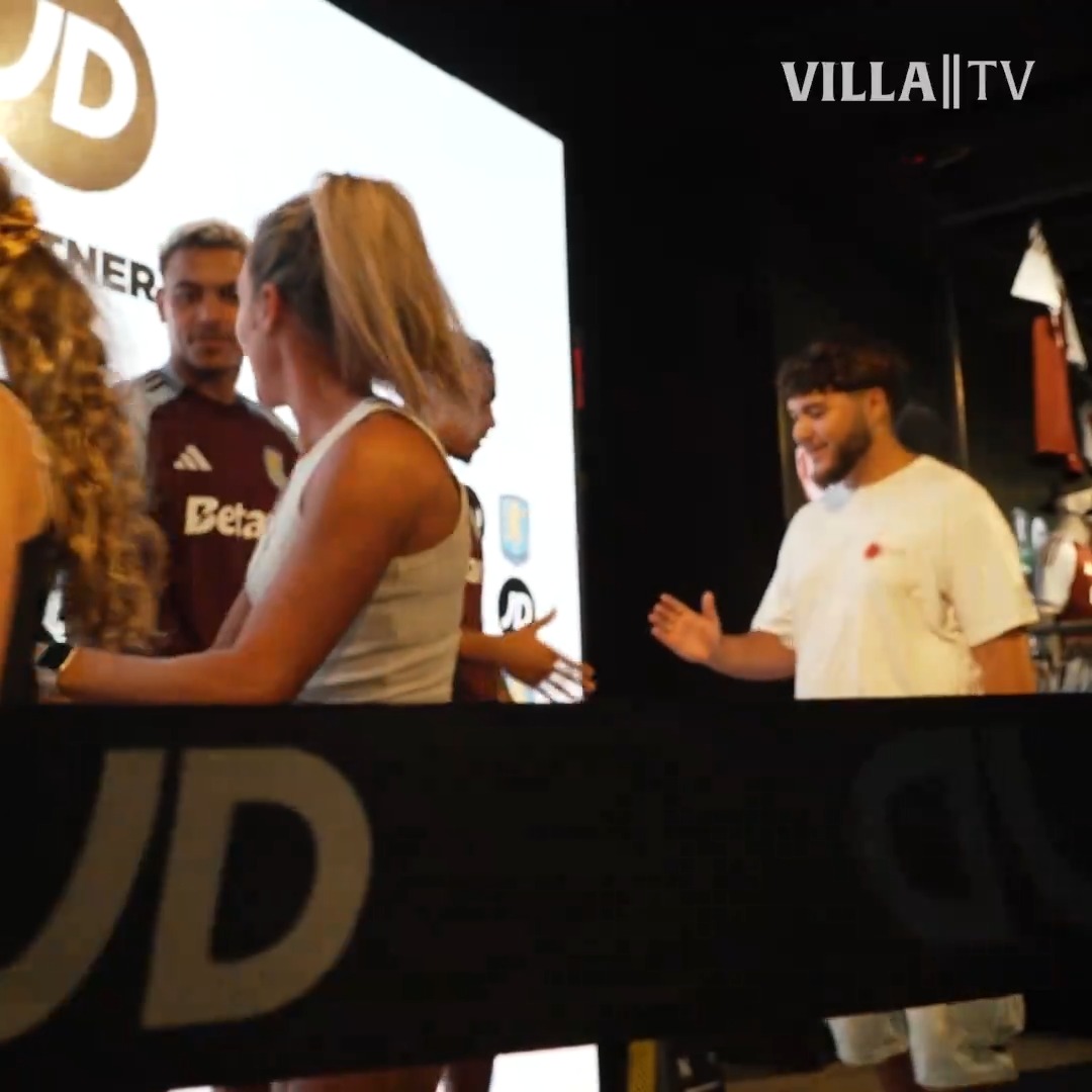 A sight to behold. 🤩 Scenes form our Times Square event with @JDSports! @JDFootball | #VillaInTheUSA