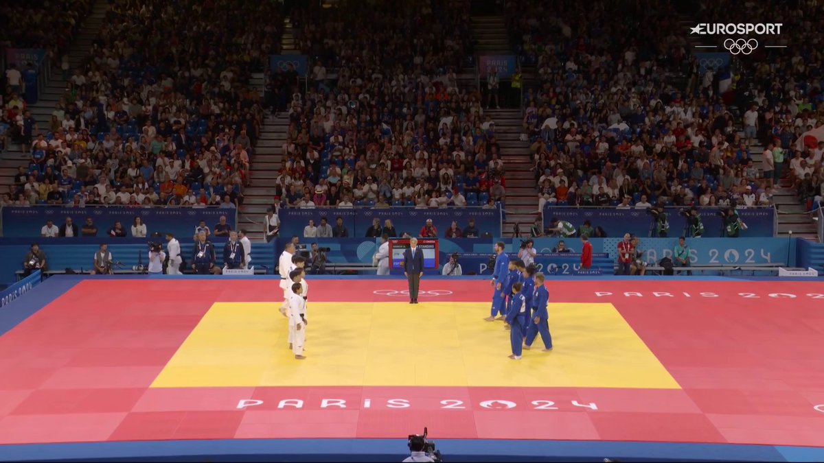 ORGULLO ESPAÑA HISTÓRICO GANAR 3 COMBATES A JAPÓN ESPAÑA 🇪🇦 JUDO (Equipos Mixtos) 🥋 pierde por 4-3 ante la toda poderosa Japón 🇯🇵 tras un DESEMPATE un poco sospechoso en el sorteo Ganaron Niko y Ai Tsunoda a pesos superiores. Salvador Cases el 3°