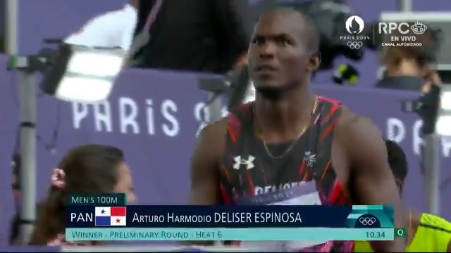 ¡LO GANA PANAMÁ! 🇵🇦 Arturo Deliser ganó el heat 6 en las preliminares de los 100 metros planos en los #JuegosOlímpicos de #Paris2024 #DeportesRPC