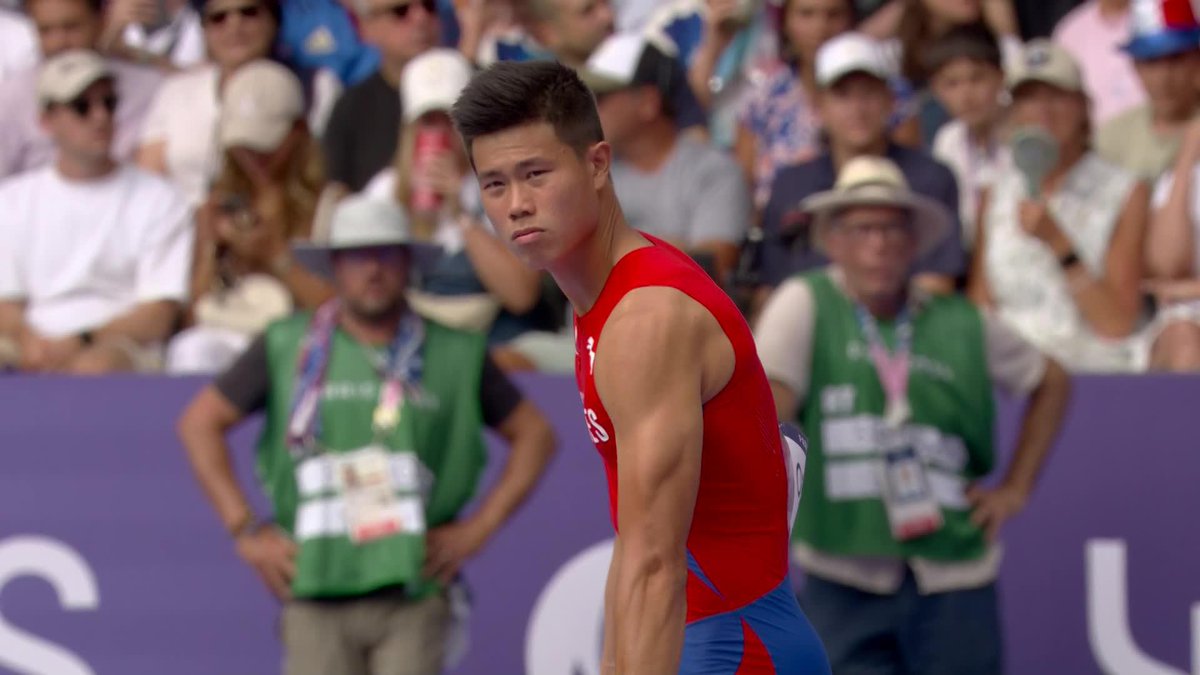 LFG, EJ!!! 🇵🇭 World no. 2 Pinoy pole vaulter EJ Obiena easily clears 5.70m in the men’s pole vault qualifications in #Paris2024. #OlympicGames #100TaongLaban #ParaSaBayan