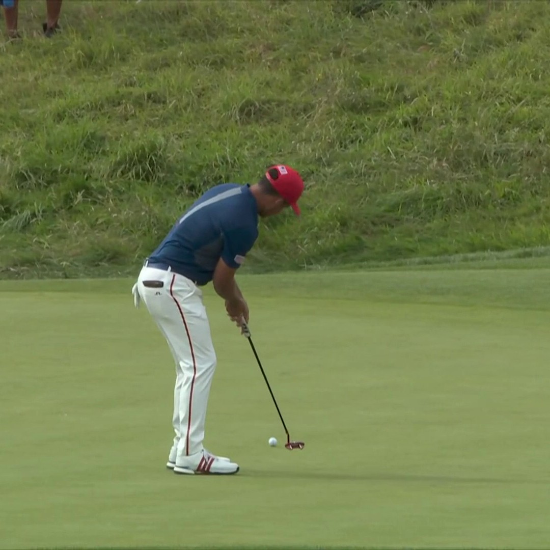 ICE COLD XANDER. 🇺🇸😤 Walk-in EAGLE putt to tie Jon Rahm for the lead! 📺 Golf Channel and Peacock | #ParisOlympics