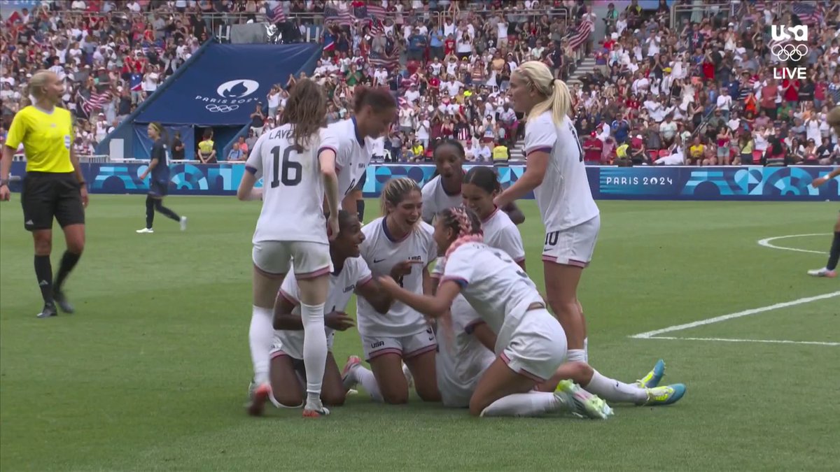 TRINITY RODMAN TAKE A BOW. 👏 THAT IS ABSOLUTELY STUNNING. THE USWNT LEADS IN EXTRA TIME. #ParisOlympics | 📺 USA and Peacock