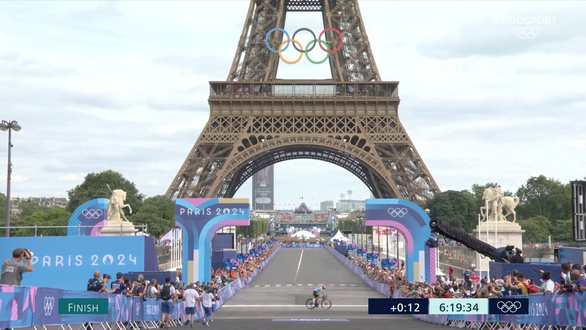๐ฅ๐ซ๐ท | Alles valt op zijn plek voor Remco Evenepoel. Olympisch kampioen in de tijdrit. Olympisch kampioen op de weg ๐ฅโ๐ฅโ #Paris2024 ๐บ Stream Paris 2024 op HBO Max