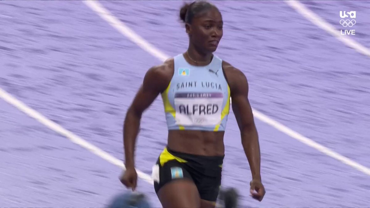 Julien Alfred JUST SHOCKED THE WORLD and beat Sha’Carri Richardson in the Women’s 100m Olympic Final running 10.72 🤯 She was HIGH STEPPING IN THE RAIN and all 180,854 people from Saint Lucia are storming the streets for their new Queen.