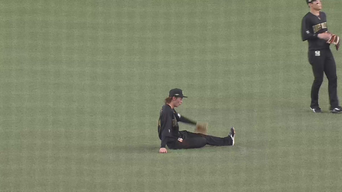 オリックス #大里昂生 選手が落ちるボールを後ろ向きにジャンピングキャッチ⚾️ 目の覚めるようなファインプレー‼️👏 #Bs2024 👇「パーソル パ・リーグTV」でライブ配信！