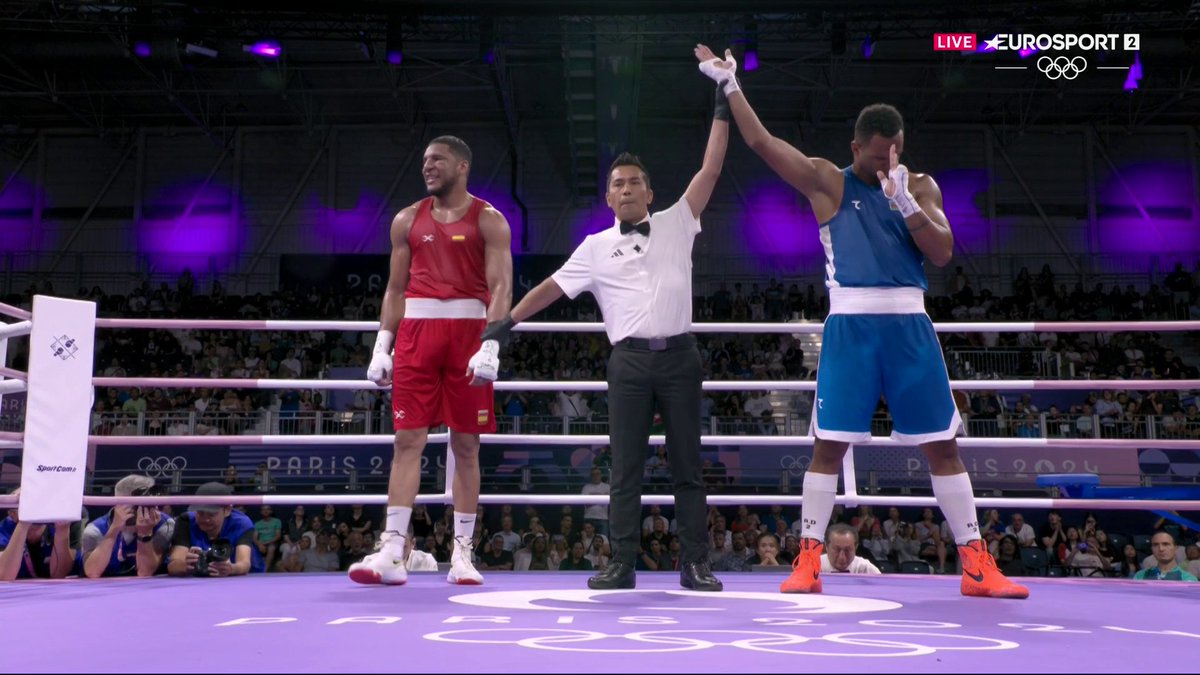 ROBO HISTÓRICO A ESPAÑA REYES PLA 🇪🇸 perdiendo las semifinales ante el azerí Alfonso 🇦🇿 en un combate en el que el profeta dominó claramente en los 3 asaltos Lamentable los jueces. Se lleva la medalla de BRONCE🥉que tenía asegurada