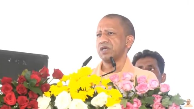 महात्मा बुद्ध की महापरिनिर्वाण स्थली जनपद कुशीनगर को दुनिया के आकर्षण का केंद्र बनाने के लिए सरकार के स्तर पर जो प्रयास हुए हैं, आज वे मूर्त रूप लेते हुए दिखाई दे रहे हैं...