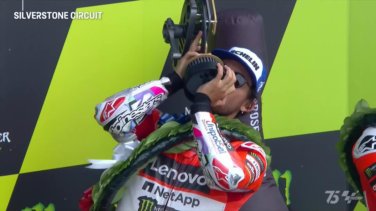 Lorenzo Marquez Rossi Vinales Dovizioso Rins Quartararo Bagnaia Espargaro And now Bastianini 🥇 It's 10 different winners from 10 at Silverstone! 🔟 #BritishGP 🇬🇧 | #MotoGP75