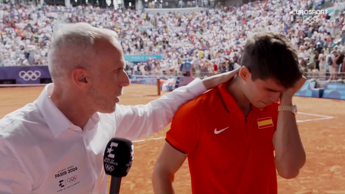 Las lágrimas de toda España 🥺 ❤️🩹 Carlos Alcaraz se rompe con Alex Corretja tras perder la final olímpica. Cabeza alta, chaval, porque eres el campeón de un país entero. #Paris2024 | #tennis