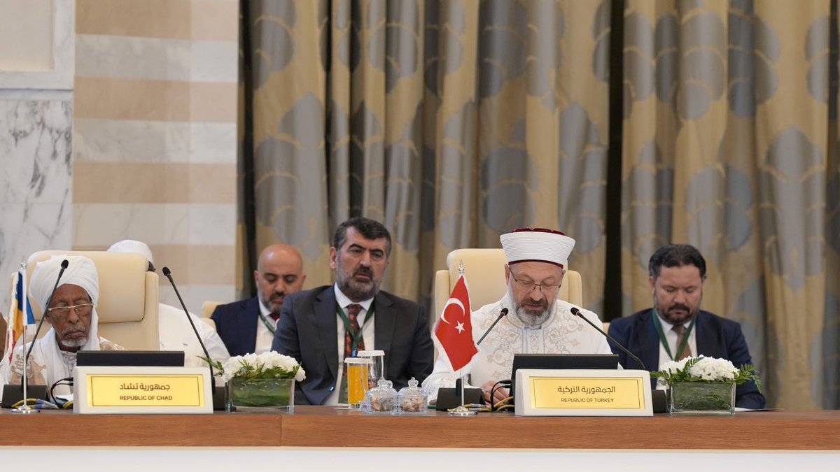 "أدعو الله تعالى بأن يمكن المسلمين من توحيد قواهم من أجل منع الصهاينة من قتل الأطفال والأبرياء في غزة، كما أسأله تعالى أن يرزقنا العمل الجاد والحزم والنجاح في سبيل إقامة الدولة الفلسطينية الحرة التي تكون عاصمتها القدس الشرقية." شاركنا في المؤتمر التاسع لوزراء الأوقاف والشؤون الإسلامية في العالم الإسلامي في مكة المكرمة بالمملكة العربية السعودية.
