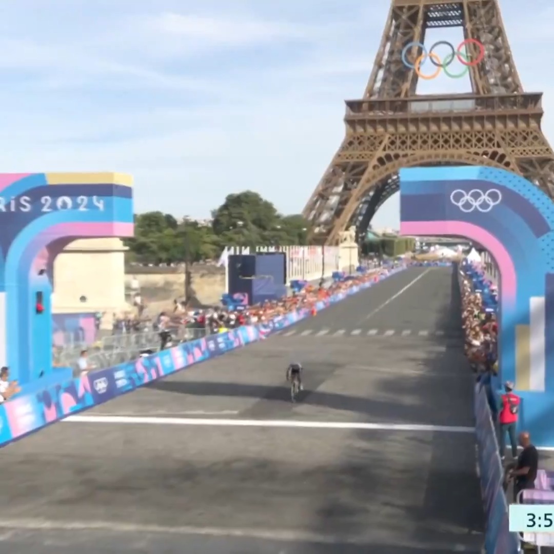 Kristen Faulkner's gold medal-winning move through the ELECTRIC scenes in Paris to win Team USA's first women's cycling road race medal in FORTY YEARS! 🇺🇸🥇 #ParisOlympics