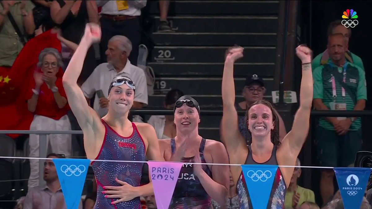 THE UNITED STATES BREAKS A WORLD RECORD FOR OLYMPIC GOLD! 🇺🇸🥇 In the final swimming event of the #ParisOlympics, the U.S. is golden in the women's 4x100m medley relay. 📺 NBC and Peacock
