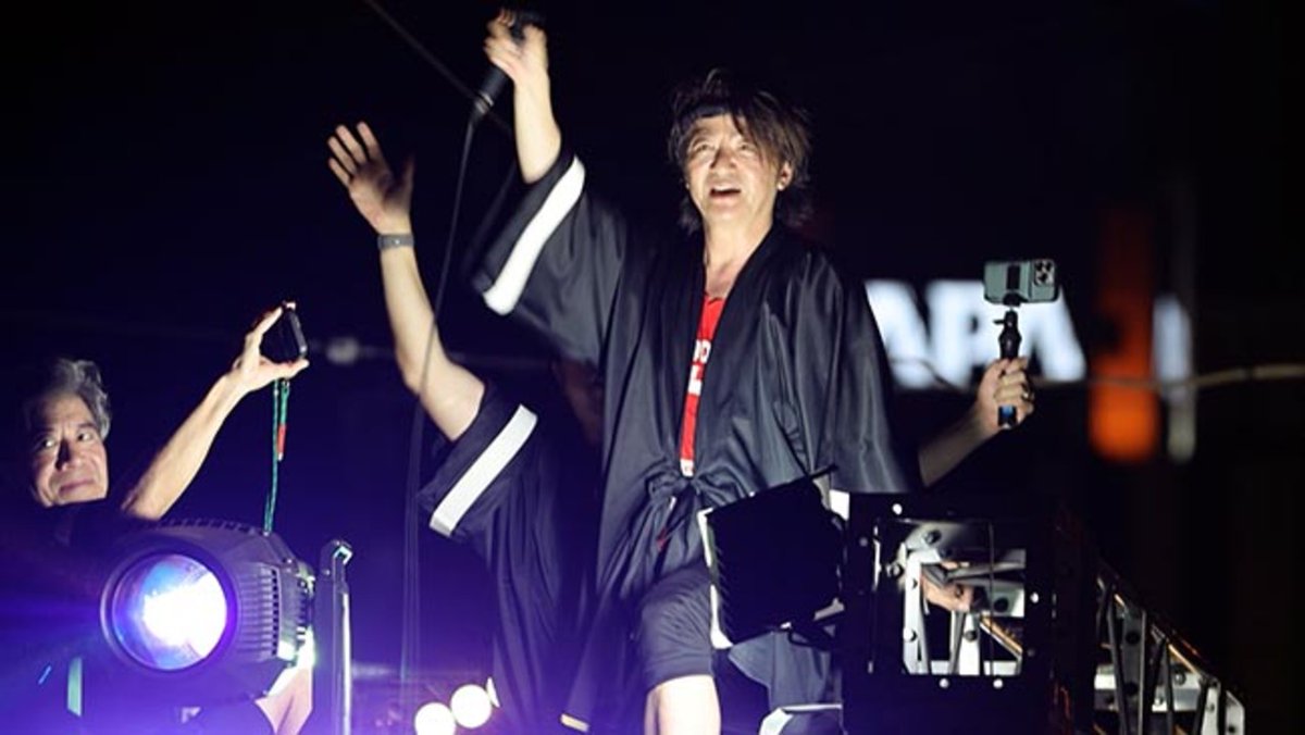 踊ることは愛する事愛されることカモン🎤 GLAY・TERUさん 地元函館港まつり名物「いか踊り」をサプライズ熱唱🎶 住民はもちろんファンも焼ける様に熱くなりました🔥 記事👉