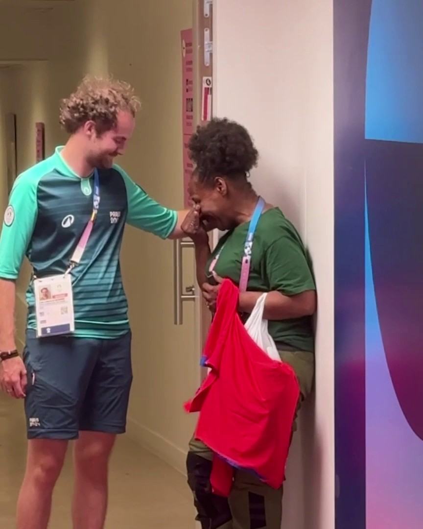 This fan was overwhelmed with emotion after being gifted a signed shirt from Novak Djokovic 🥺 Incredible moment ❤️