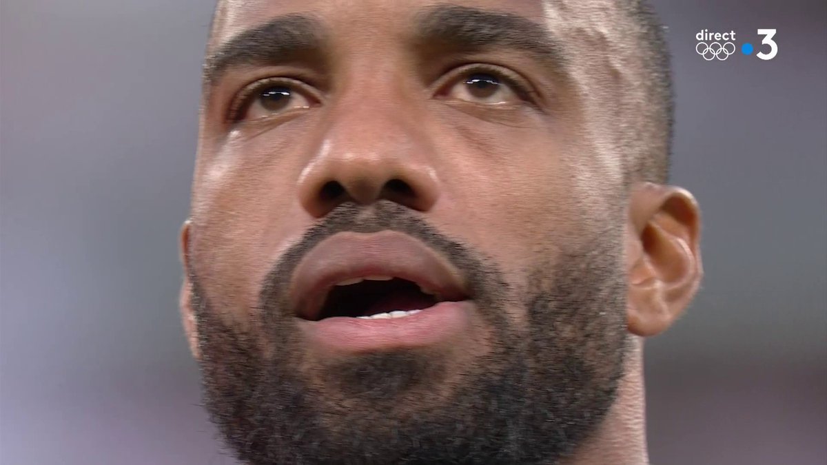 Lacazette ému lors de la Marseillaise à Lyon ! 🥹 🎥 francetvsport #FRAEGY | #JO