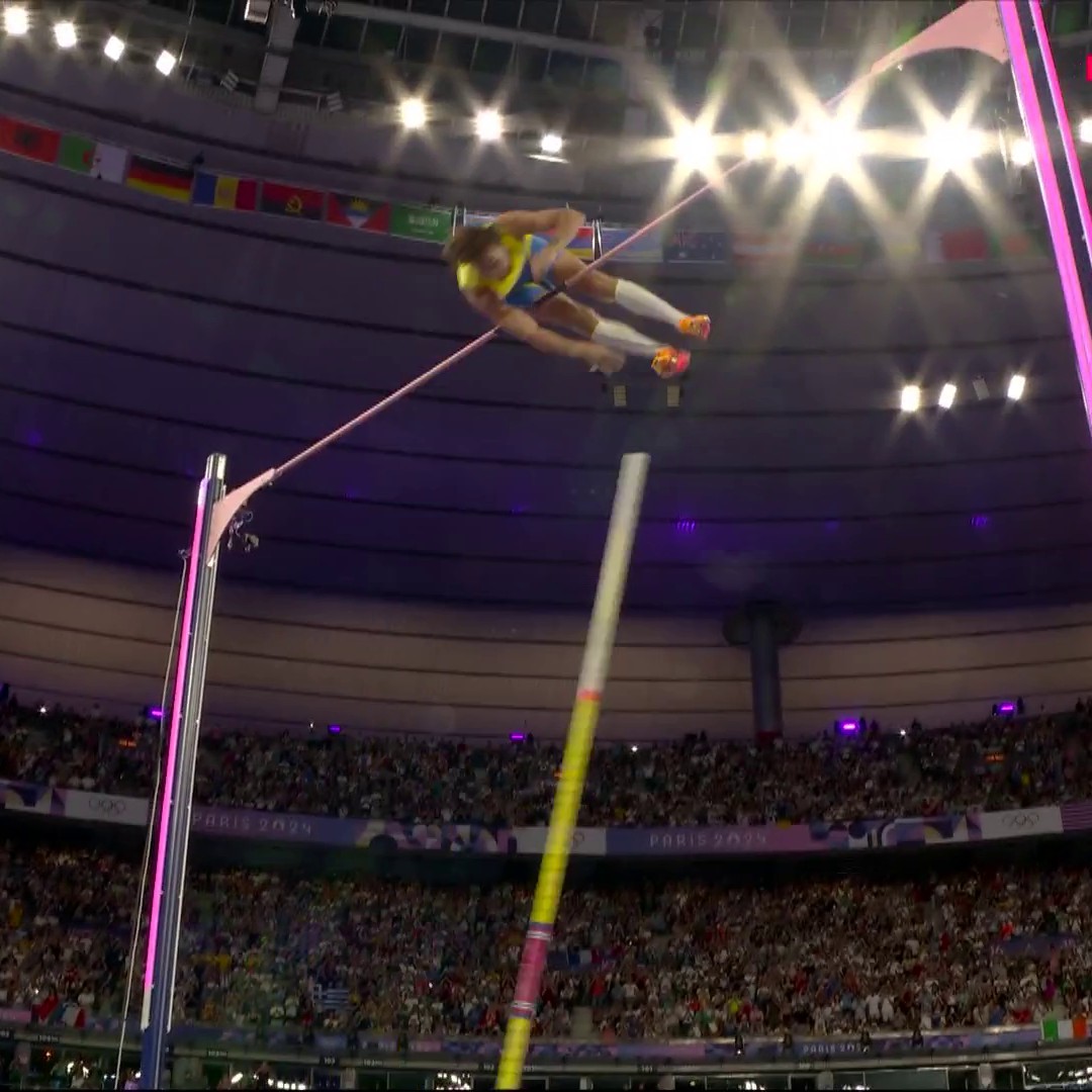 ๐จ ๐๐๐๐๐๐ ๐๐ ๐๐๐๐๐ ! Extraordinaire Armand Duplantis, qui franchit une barre ร 6,25m au Stade de France pour sublimer son deuxiรจme titre olympique ! #Paris2024, c'est en intรฉgralitรฉ sur Eurosport