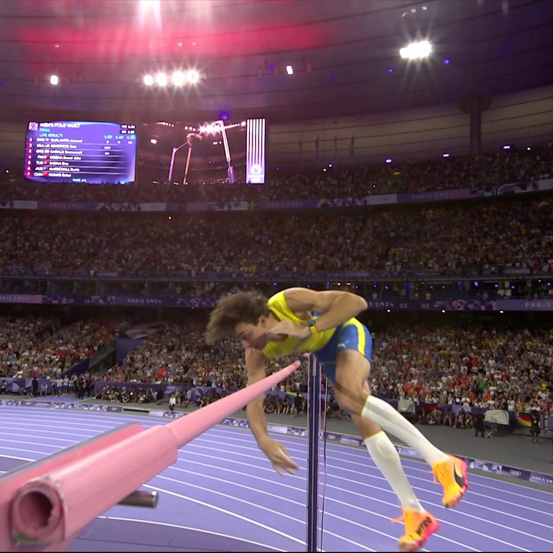😍 De la poésie en mouvement : le nouveau record du monde d'Armand Duplantis (6,25m !) sous toutes les coutures #Paris2024