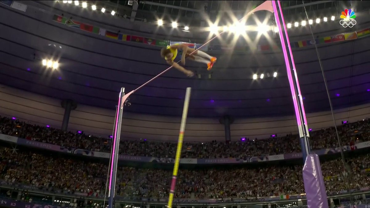 Mondo Duplantis went WILD after winning gold and setting a new WORLD RECORD in pole vault. 🇸🇪🔥#ParisOlympics