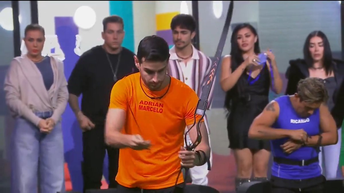 #AdriánMarcelo es e líder de la semana 🙌🏻🙌🏻🙌🏻 ¡Felicidadeeeees! #LaCasaDeLosFamososMX
