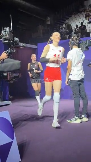 Yarı final için alandayız! 💪 Haydi Filenin Sultanları! 🇹🇷 #TRTSporDijital