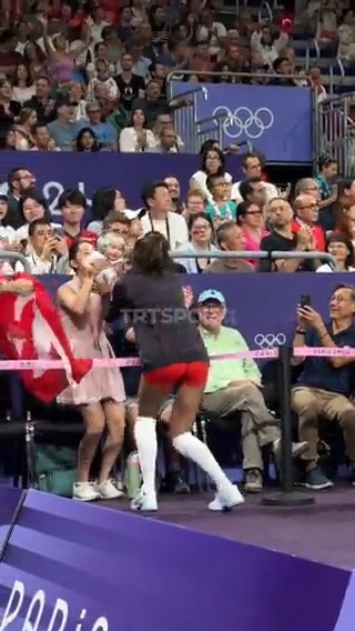 Derya Cebecioğlu sayılarımızı sevimli arkadaşıyla kutluyor. 😅 #TRTSporDijital