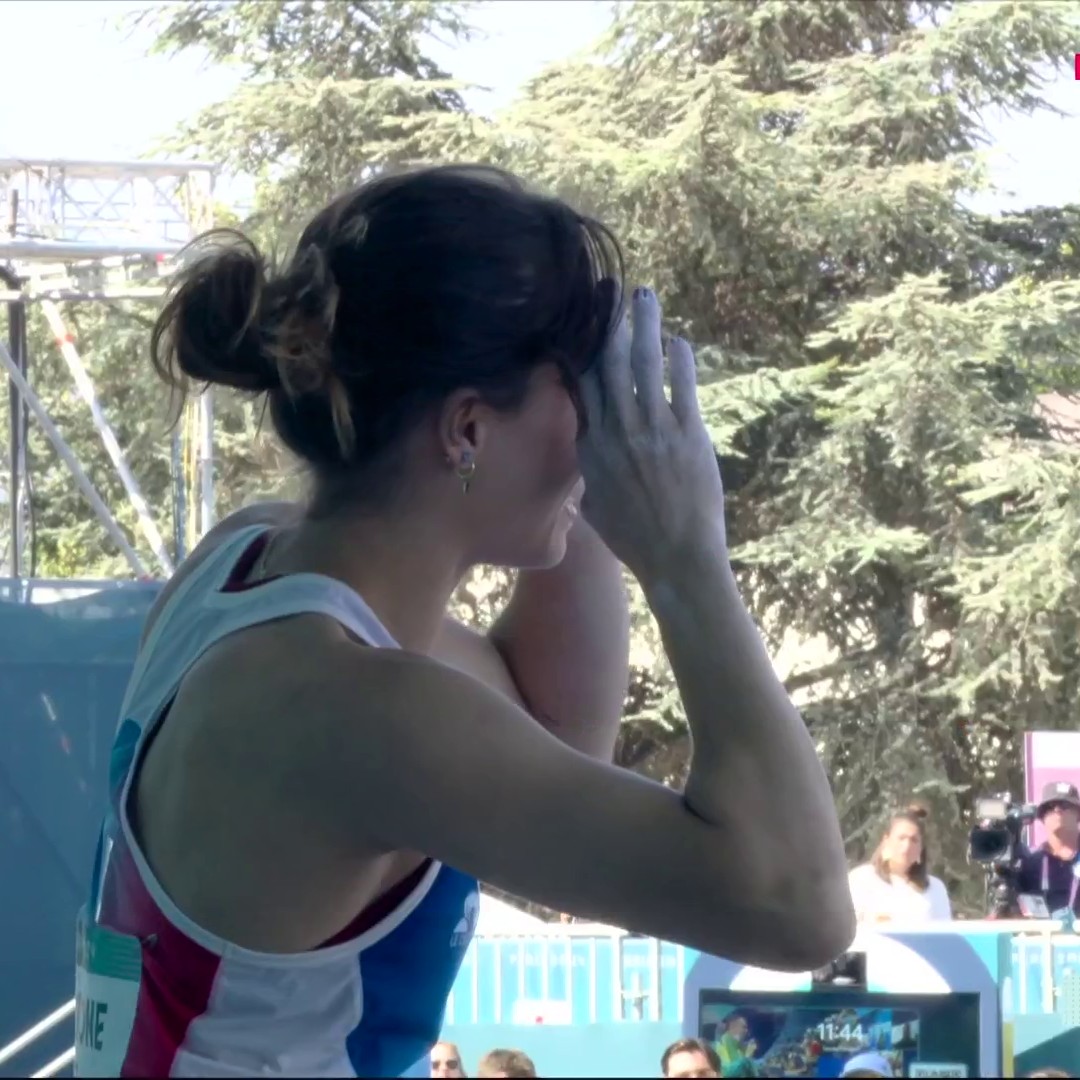 ๐งโโ๏ธ 3 blocs sur 4 complรฉtรฉs, et une 1รจre place provisoire dans cette demi-finale des blocs pour Oriane Bertone ! Suivez les Jeux de #Paris2024 sur Eurosport avec Max, Canal+ et nos partenaires de distribution