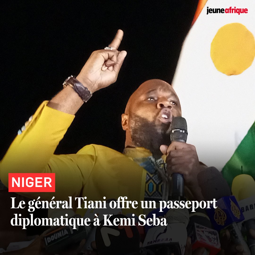 🇳🇪 Kemi Seba l'a annoncé sur X suite à la déchéance de sa nationalité française : le général Tiani, chef de la junte au pouvoir au #Niger, lui a offert un passeport nigérien. En mars 2024, il avait brûlé son passeport français en public