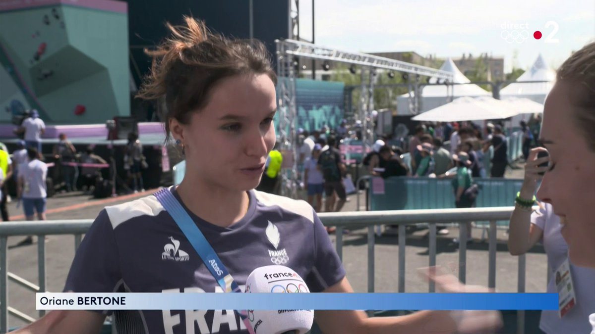 #Paris2024 | 🎙️ "C'était juste le fire" 🔥 La fraîcheur de la Française Oriane Bertone, qualifiée brillamment pour la finale du bloc femmes en escalade 🧗 📺 Le direct :
