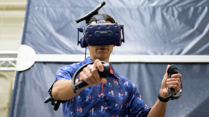Ever wondered what it’ll be like to live and work aboard Gateway, humanity’s first lunar space station? 👩🚀🌕 At @NASA_Johnson, astronauts are stepping into the future with VR. Their mission? Ensuring Gateway is a functional home for NASA Artemis crews.