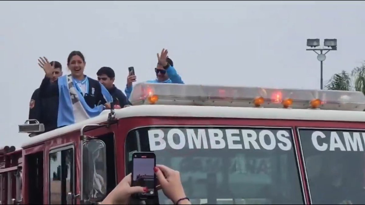 Así recibieron en Campana a Agostina Hein, la atleta más joven de la delegación argentina de #Paris2024. 🇦🇷❤️