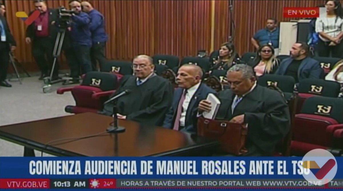 Empieza el show en el #TSJ #Venezuela con la llegada de Manuel Rosales para validar los resultados del #CNE que da como "ganador " a Maduro El circo promete....