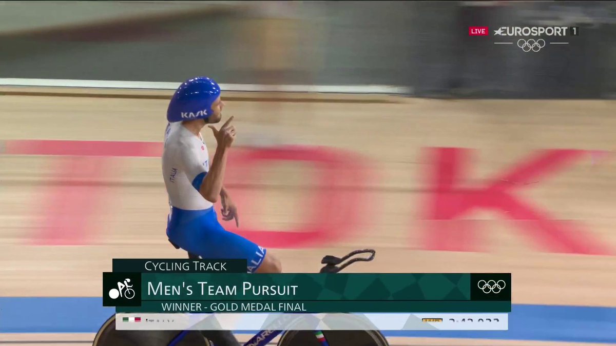 io a questo quartetto vorrò sempre bene perché l’impresa dell’oro di tokyo quando sembrava finita, quel secondo recuperato in 3 giri con pippo ganna in modalità treno, le urla dei cronisti, penso me la ricorderò finché campo #GIOCHIOLIMPICI #CyclingTrack