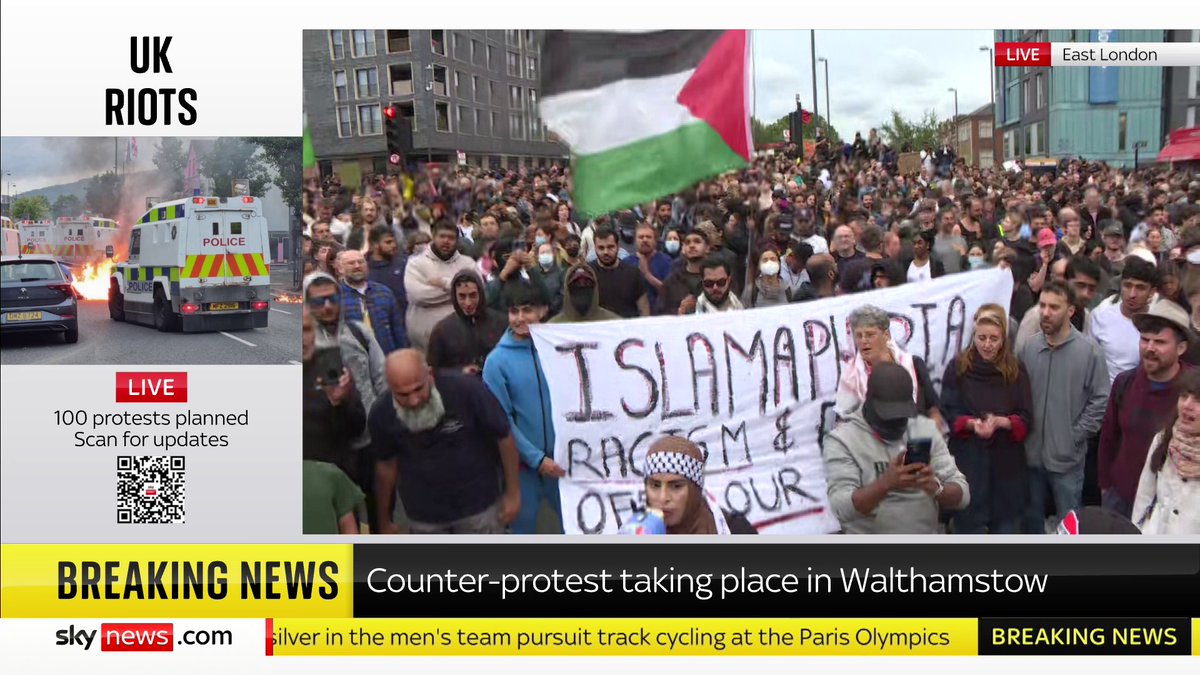 Watch as counter-protests take place in Walthamstow, east London. Follow our live blog for more ⬇️ 📺 Sky 501 and YouTube