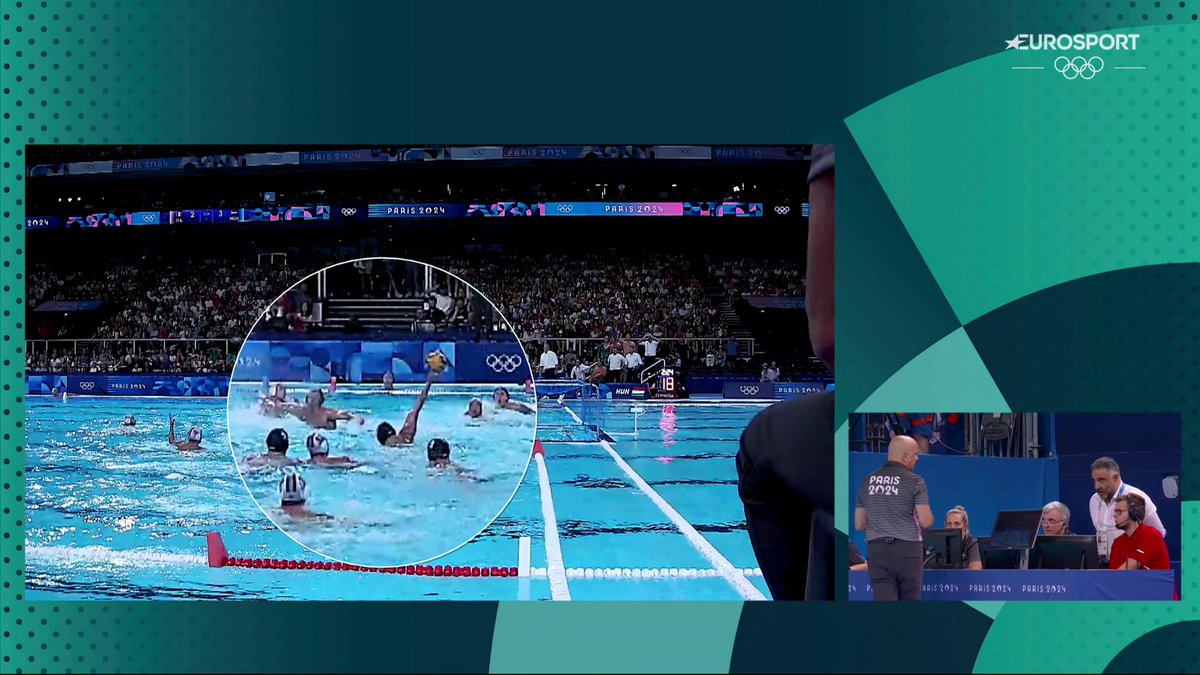 VAR!! 😱🌊🏐 Episodio controverso nel quarto di finale di pallanuoto tra Italia ed Ungheria #Paris2024 #Olympics #HomeOfTheOlympics #Olimpiadi #Parigi2024
