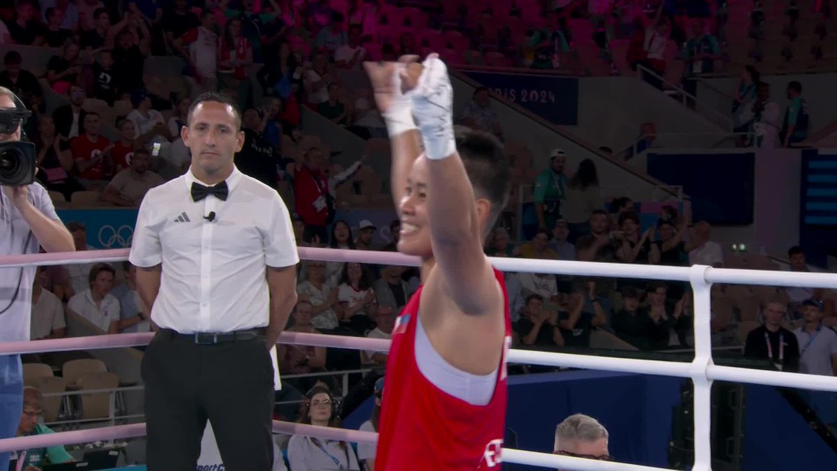 GRACE IN DEFEAT👌🏻 With grace and dignity, Olympics bronze medalist Nesthy Petecio shows that true strength shines through the moments of loss. #Paris2024 #100TaongLaban #ParaSaBayan #OlympicGames