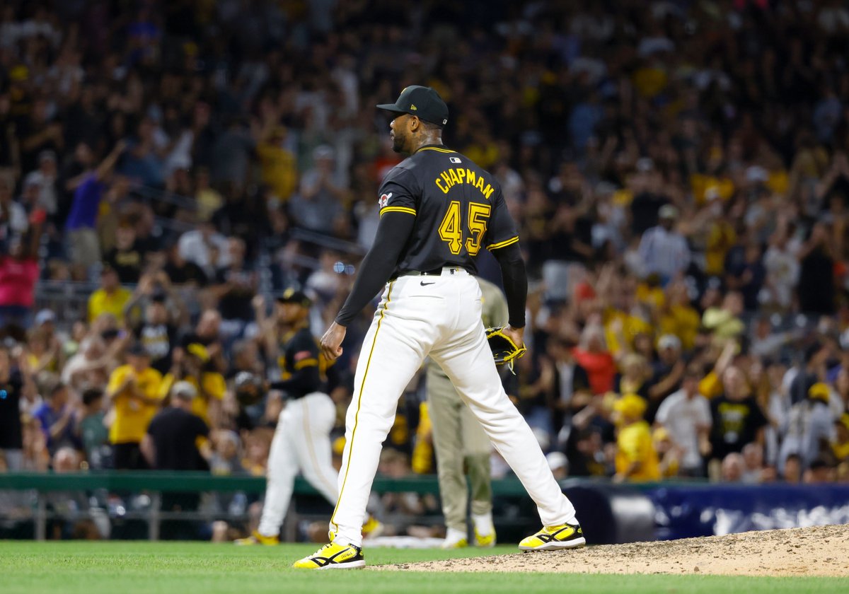 Manny Machado was left speechless by this Aroldis Chapman 104.7 MPH fastball 😮