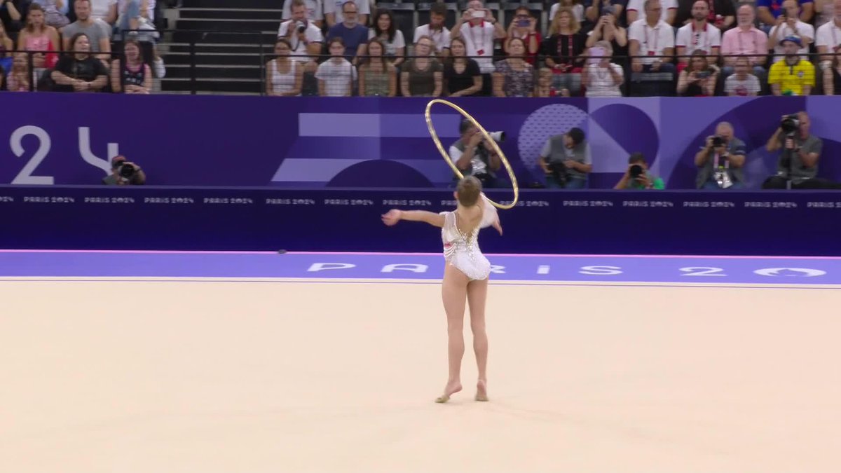 ¡PARA DISFRUTAR UNA Y OTRA VEZ! ❤️🥰 A sus 18 años, Stiliana Nikolova se presenta en #Paris2024 en gimnasia rítmica con la melodía de Hello de Lionel Richie