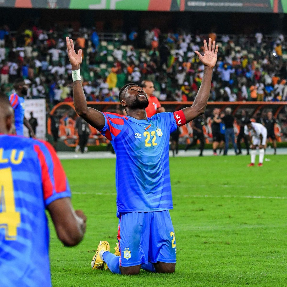 Je souhaite un très joyeux anniversaire au capitaine congolais ! 🎂 🥳 Passe une excellente, Mbemba! 🇨🇩