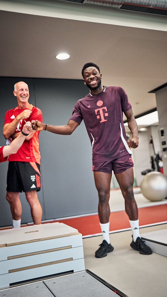 Highscoooooooooore für Phonzy! ⚡💪 Alphonso Davies #MiaSanMia #FCBayern