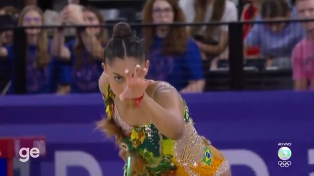 ABSOLUTE CINEMA! Babi Domingos dá um show no arco da Ginástica Rítmica ao som de O Rei Leão. #Paris2024