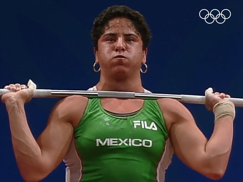 Estoy viendo la halterofilia femenil y me hace recordar este momento. Gritar esa medalla de oro de la campeona Soraya Jiménez (QEPD) en Sidney 2000.