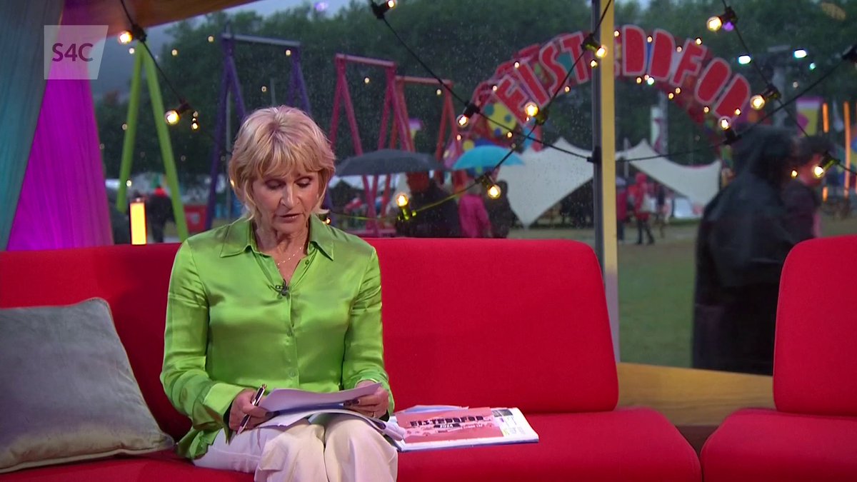 ❌🏅 Dyma'r foment y cyhoeddwyd o'r llwyfan fod yr Eisteddfod Genedlaethol wedi atal seremoni’r Fedal Ddrama eleni. #Steddfod2024