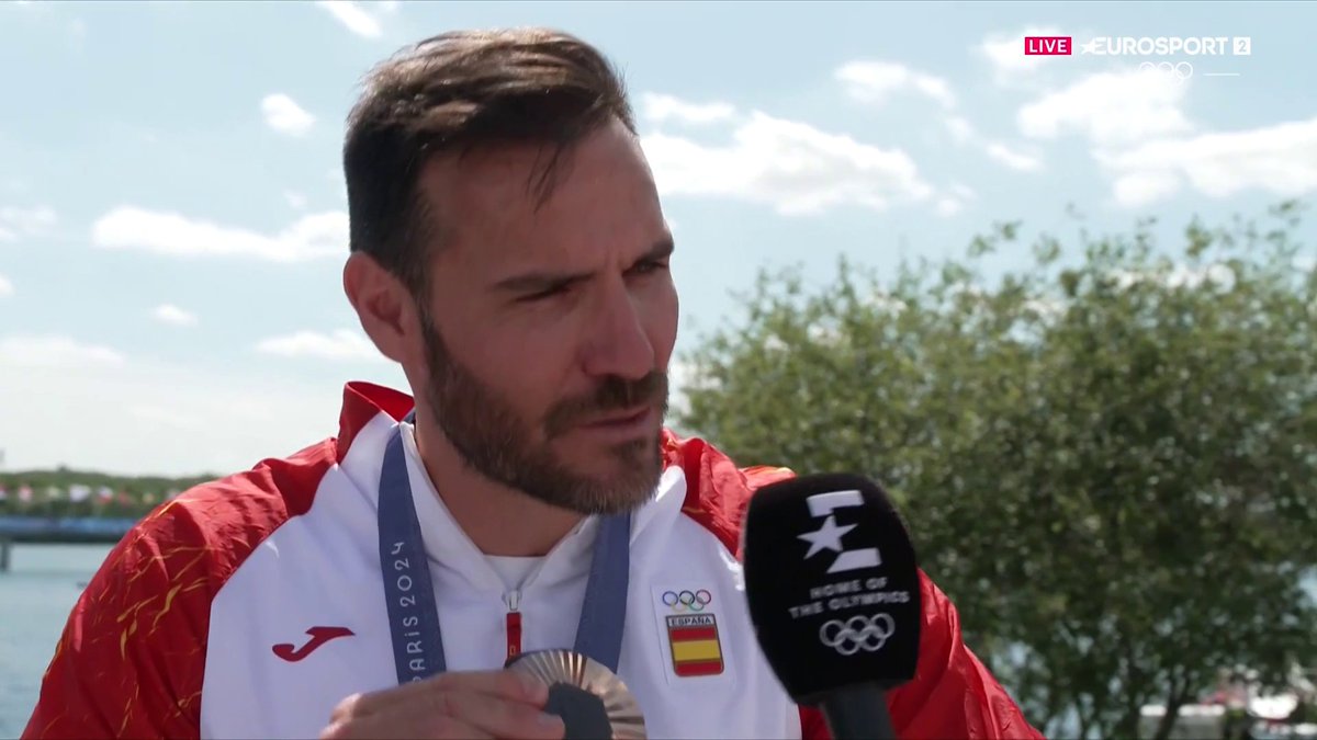 Enhorabuena, Saúl Craviotto Ya eres el deportista español con más medallas en los JJOO 🥇🥈🥉 Pero tu figura como deportista va mucho más allá de lo que has ganado (y mira que has ganado) 🇪🇸 Gracias por acordarte de mí en un día como hoy 🙏