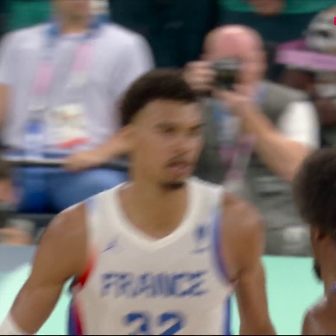 OOOH LE POSTER DE WEMBY 👽 #Paris2024 | #FRAALL