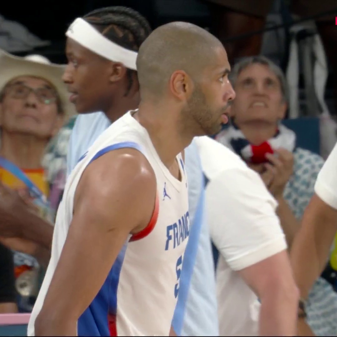 PAS CHEZ NOUS, DENNIS. PAS EN FRANCE. PAS QUAND T'AS BATUM QUI ARRIVE DERRIÈRE. CHAAAAAASEDOOOOWN-BLOCK DU ROI NICOLAS 1ER ! 🇫🇷