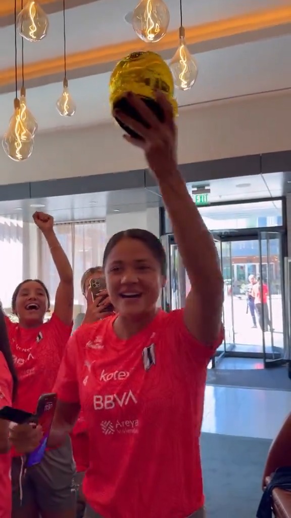 ¡Nuestra Capi de oro! 🫡 ⚽️ ¡TQM, Rebeca Bernal! 💙