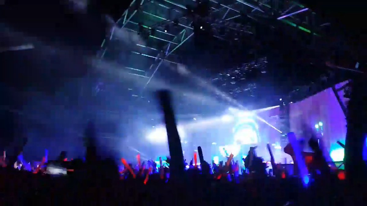 We’re throwing it back to one of the coolest nights in UTSA history. Tell us the year, ’Runners! #UTSA #TBT Zedd
