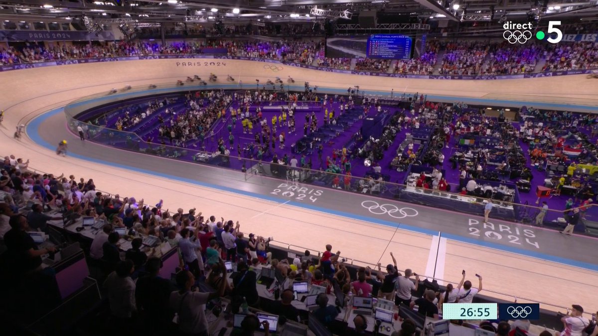 #Paris2024 | 🔥🇫🇷 🔥🇫🇷 OUI BENJAMIN THOMAS CHAMPION OLYMPIQUE ! QUELLE COURSE INCROYABLE DU FRANÇAIS !! 🥇 Après une course parfaite et malgré une chute, Benjamin Thomas devient le premier champion olympique français de l'omnium. 📺 Le direct :