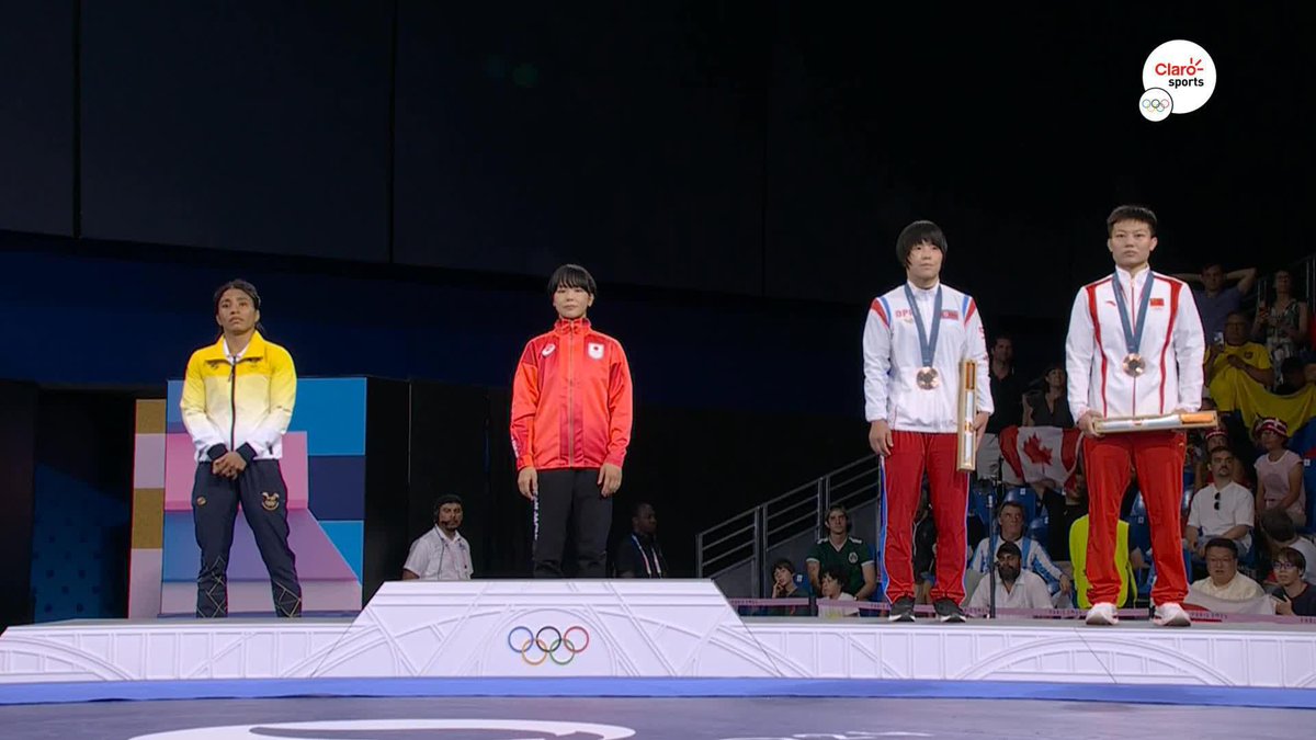 ¡ORGULLO ECUATORIANO! 🤼‍♀️🇪🇨🥈 Esta fue la reacción de Lucía Yépez tras recibir la medalla de plata en #Paris2024 y primera de Ecuador en lucha libre #ParísEsTuyo